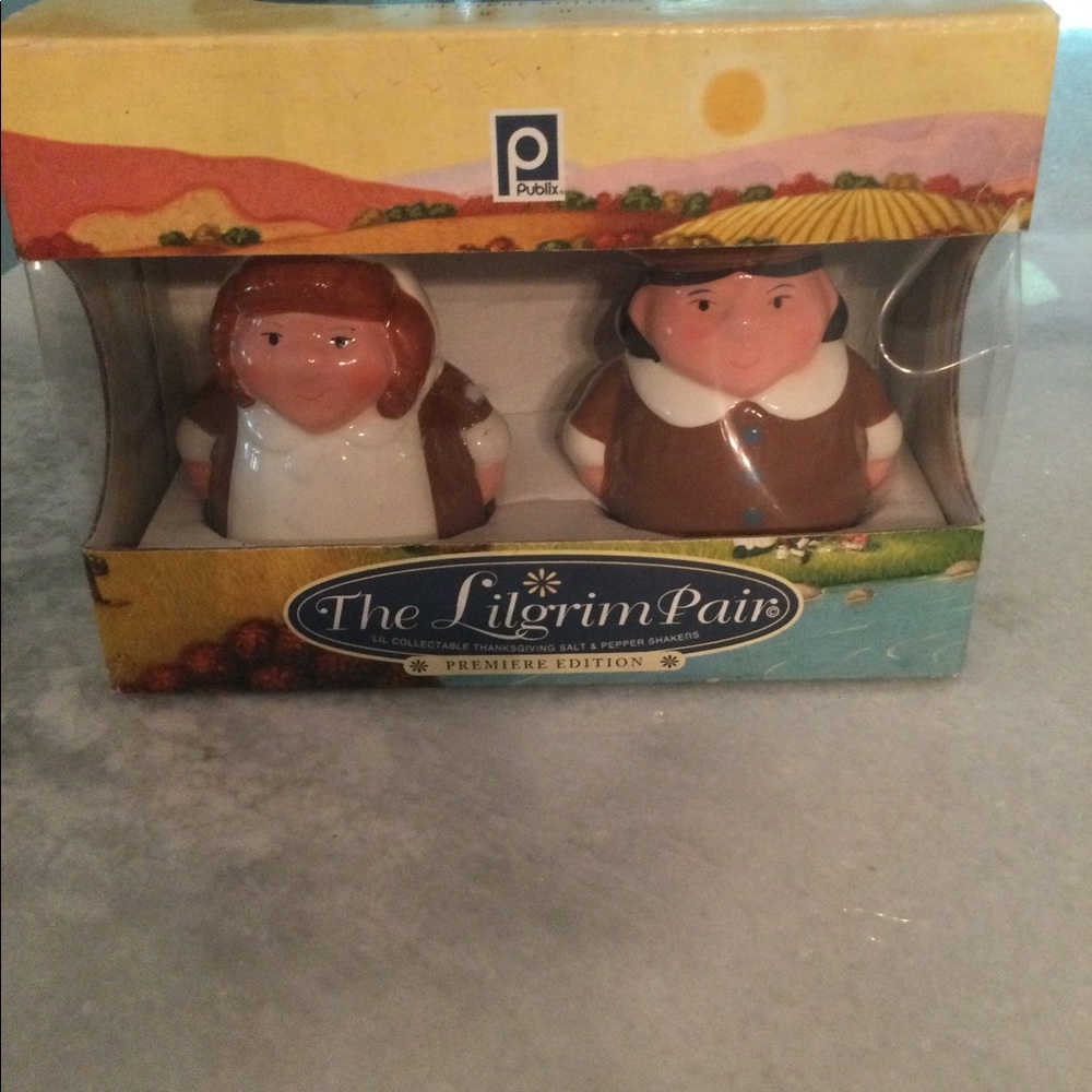 Publix Lilgrim Series Salt and Pepper Set. Mini Salt and Pepper shakers.